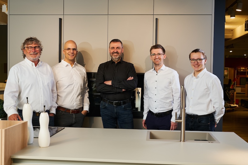 Herbert Hornung mit dem Team vom Küchenstudio Hornung.