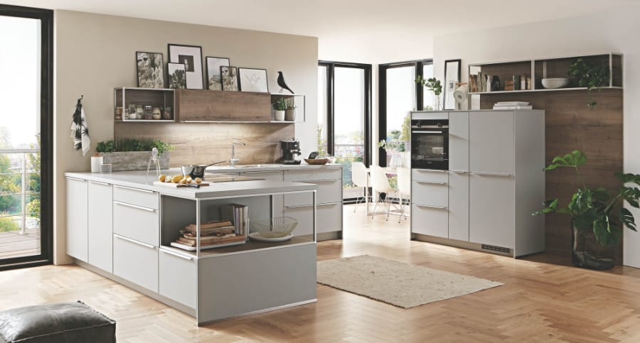 Offene Küche in Grau